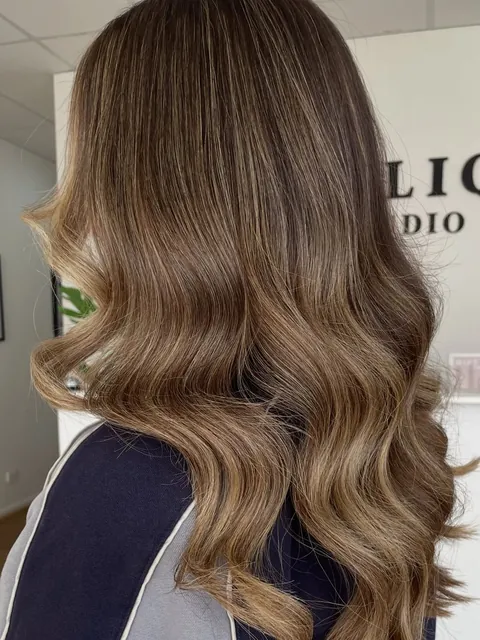 Caramel bronde waves